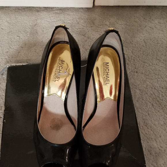 Michael Kors Black Patent Leather Striped Wedge 10 - Picture 3 of 7